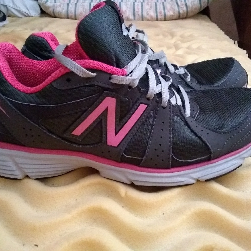 Lightweight, like new, comfortable, tennis shoes